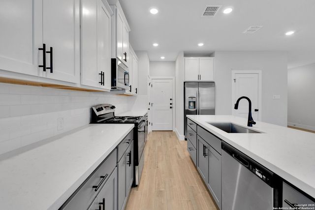 13668 Giovannis Garden, San Antonio, TX 78253