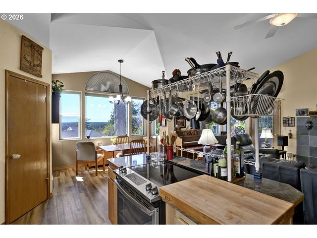 3520 Ocean View Dr, Florence, OR 97439