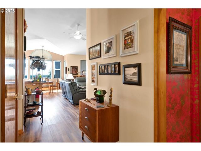 3520 Ocean View Dr, Florence, OR 97439