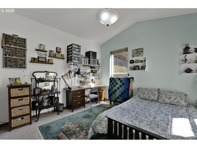 3520 Ocean View Dr, Florence, OR 97439