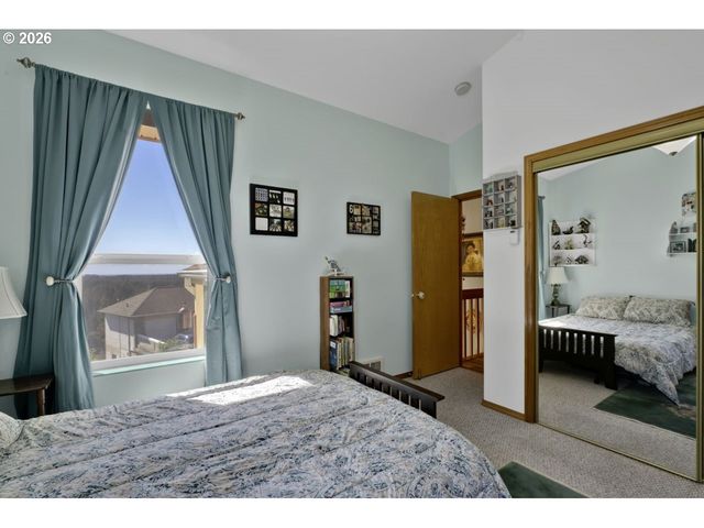 3520 Ocean View Dr, Florence, OR 97439