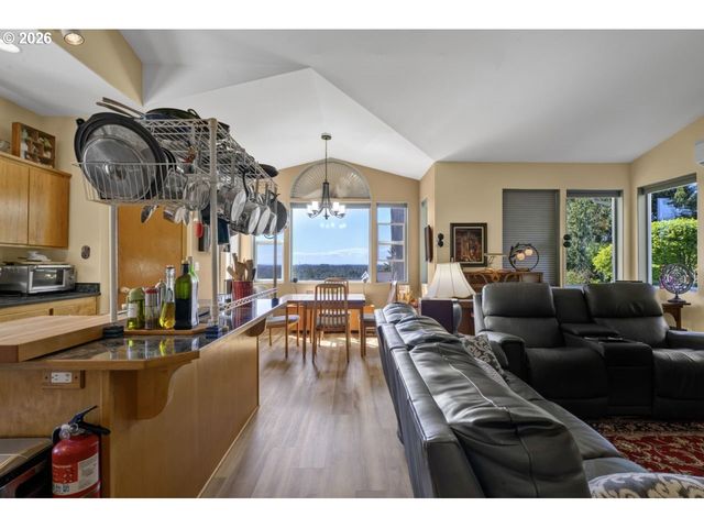 3520 Ocean View Dr, Florence, OR 97439