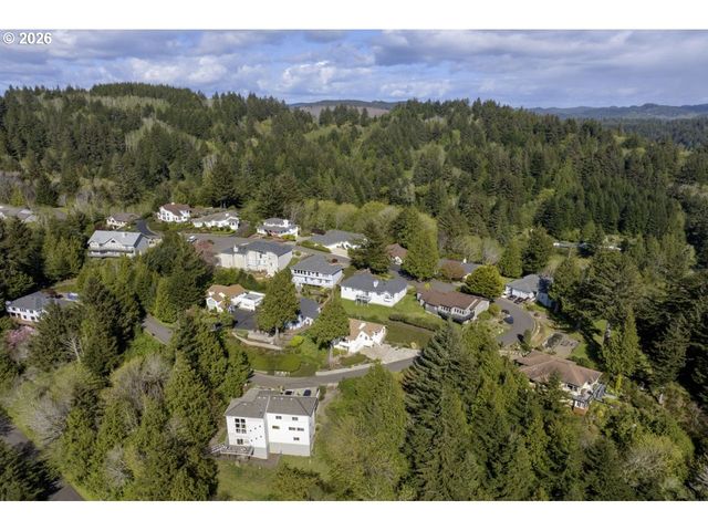 3520 Ocean View Dr, Florence, OR 97439