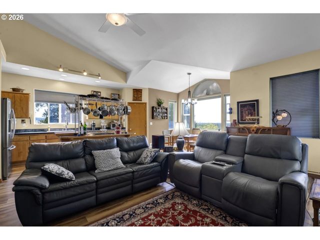 3520 Ocean View Dr, Florence, OR 97439