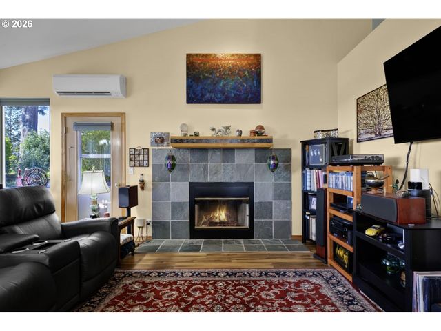 3520 Ocean View Dr, Florence, OR 97439