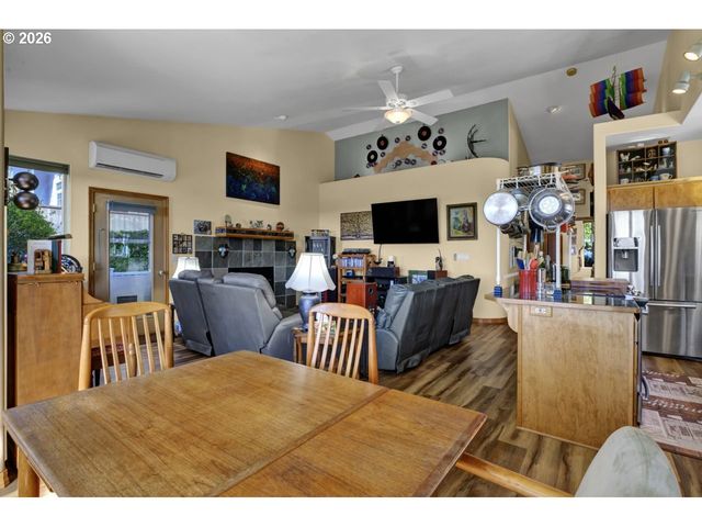 3520 Ocean View Dr, Florence, OR 97439