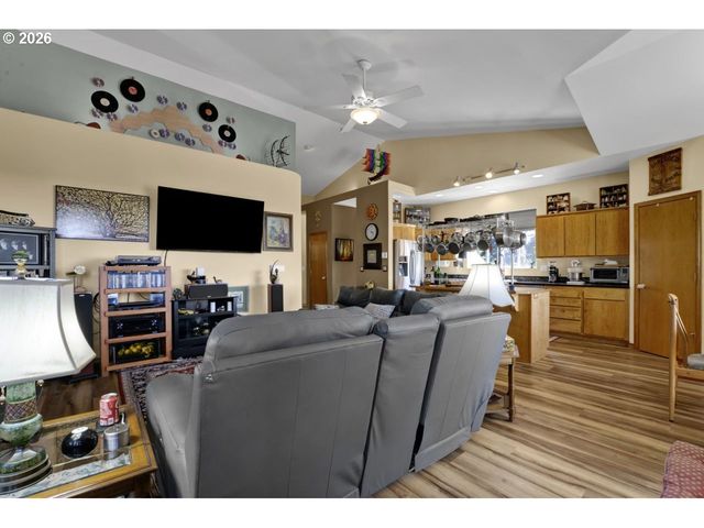 3520 Ocean View Dr, Florence, OR 97439