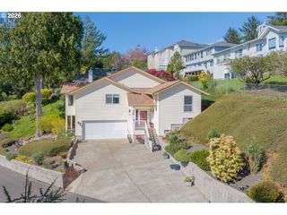 3520 Ocean View Dr, Florence, OR 97439