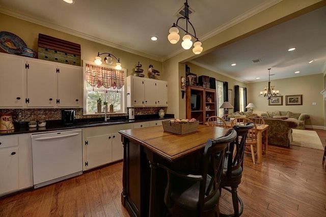 8456 Schuster Road, Ledbetter, TX 78946