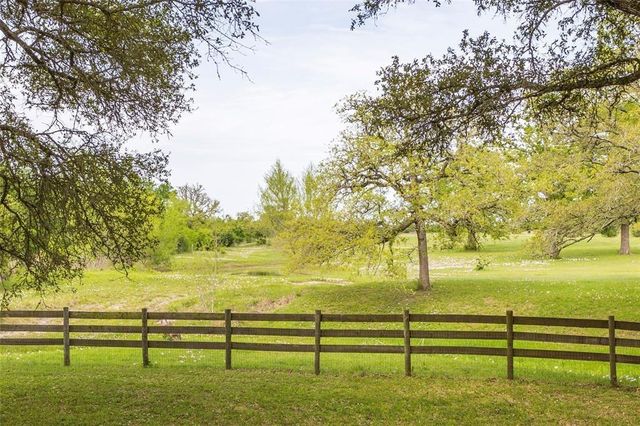 8456 Schuster Road, Ledbetter, TX 78946
