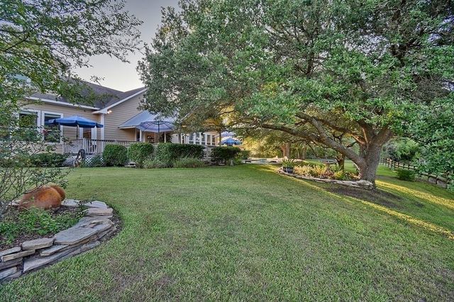 8456 Schuster Road, Ledbetter, TX 78946