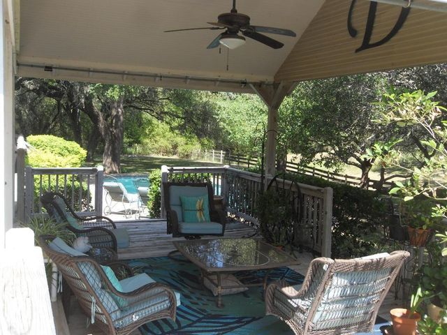 8456 Schuster Road, Ledbetter, TX 78946