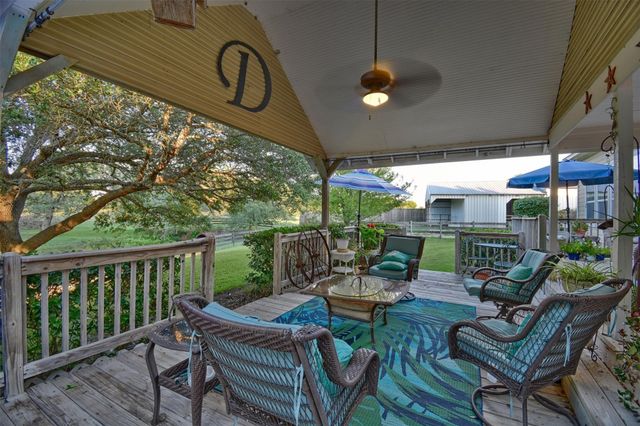 8456 Schuster Road, Ledbetter, TX 78946