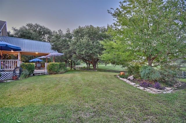 8456 Schuster Road, Ledbetter, TX 78946