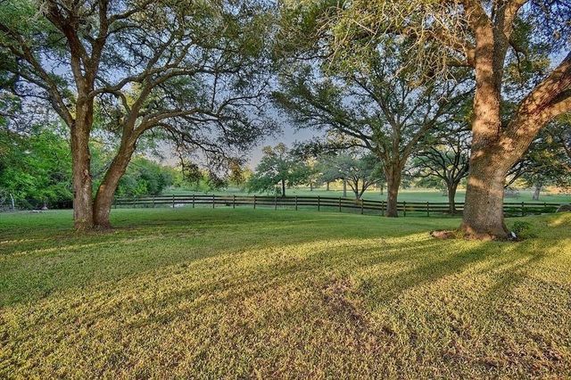 8456 Schuster Road, Ledbetter, TX 78946