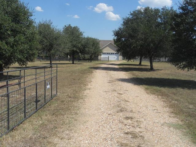 8456 Schuster Road, Ledbetter, TX 78946