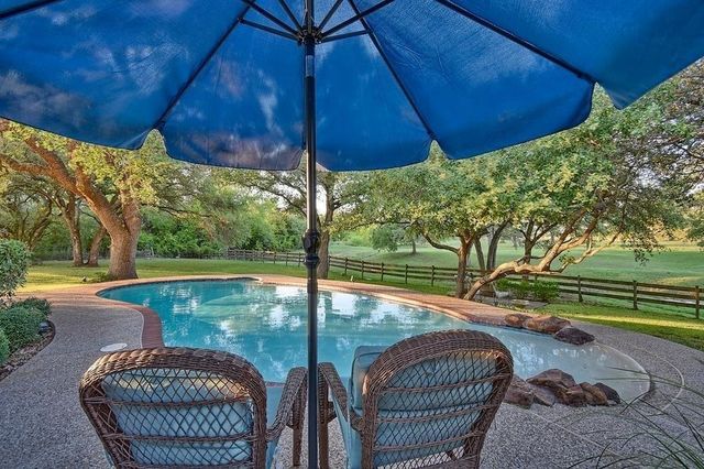 8456 Schuster Road, Ledbetter, TX 78946