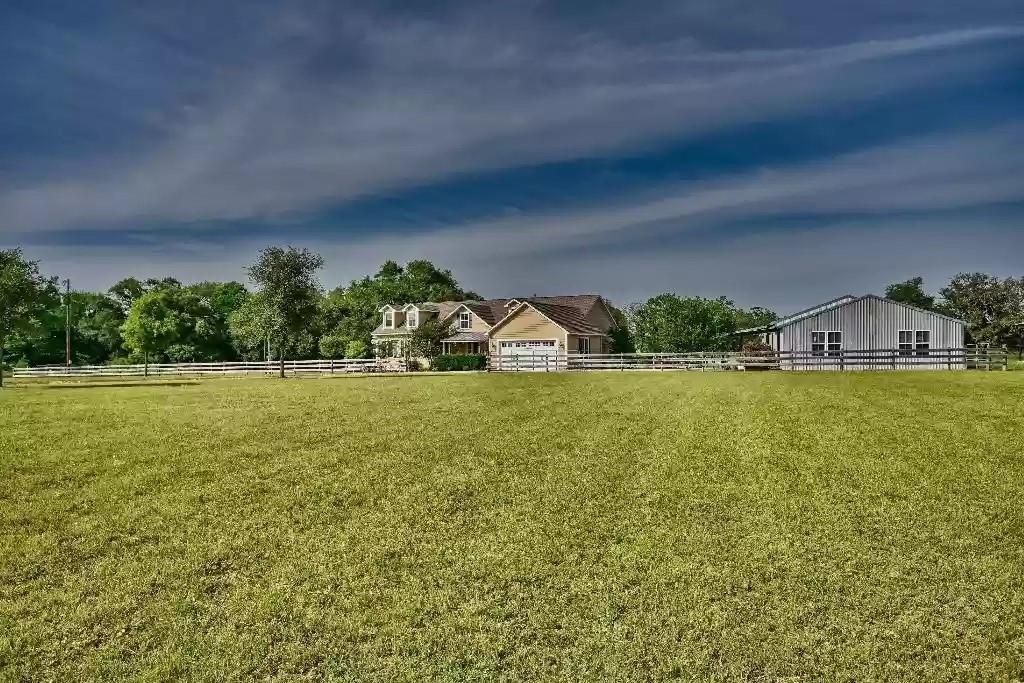 8456 Schuster Road, Ledbetter, TX 78946