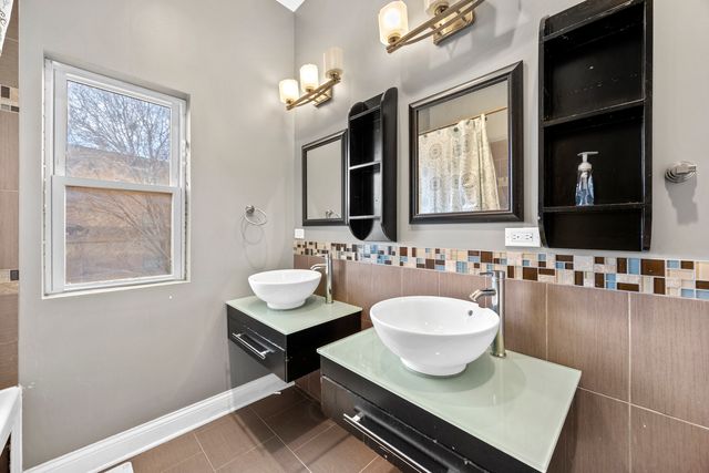 4403 S Prairie Avenue, Chicago, IL 60653