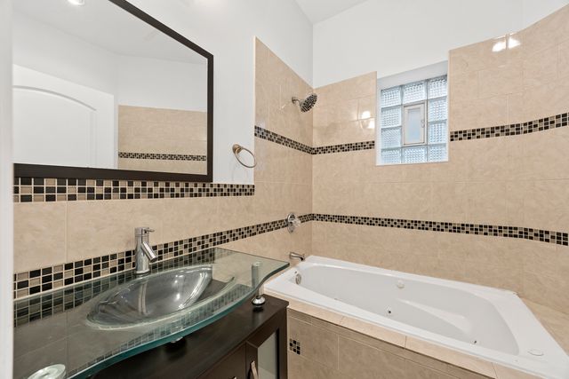 4403 S Prairie Avenue, Chicago, IL 60653