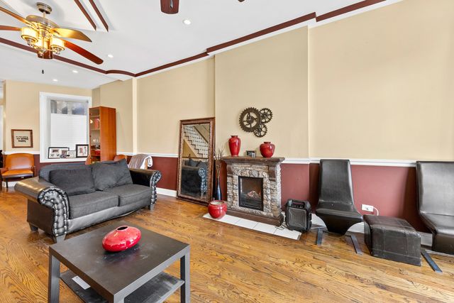 4403 S Prairie Avenue, Chicago, IL 60653