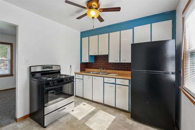 3305 E 13th Street, Des Moines, IA 50316