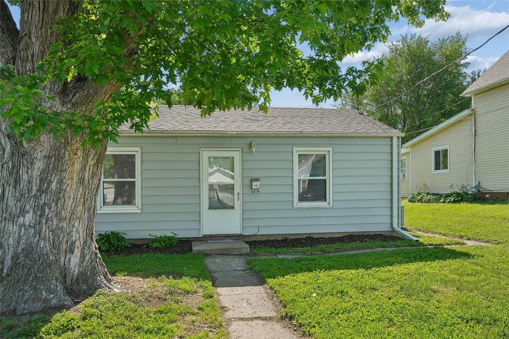 3305 E 13th Street, Des Moines, IA 50316
