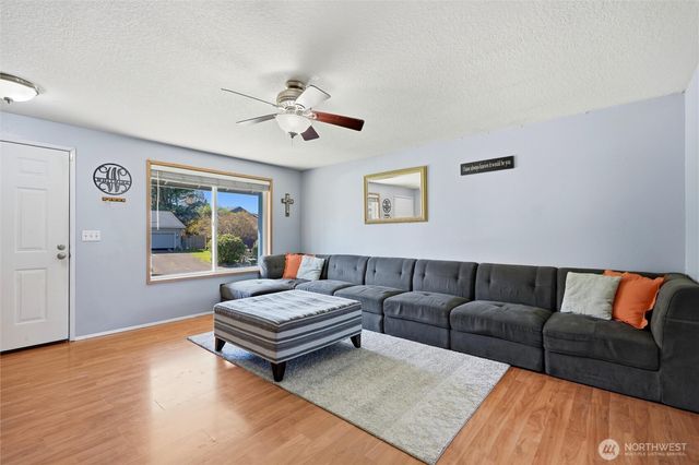 1937 Hawthorne Court, Woodland, WA 98674