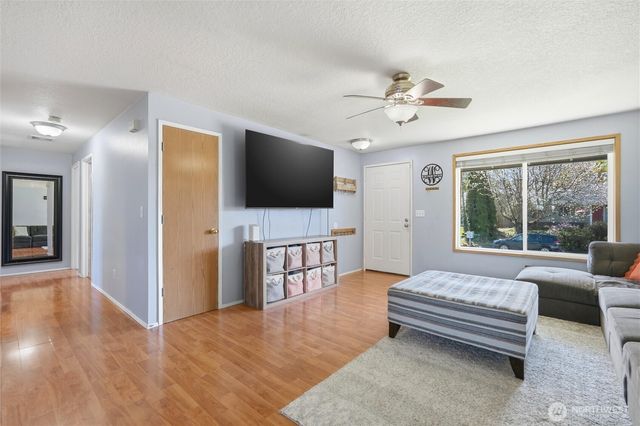 1937 Hawthorne Court, Woodland, WA 98674