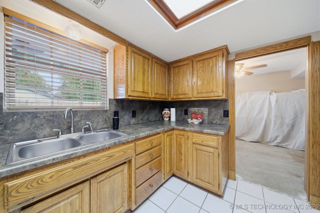 2704 W Montgomery Street, Broken Arrow, OK 74012