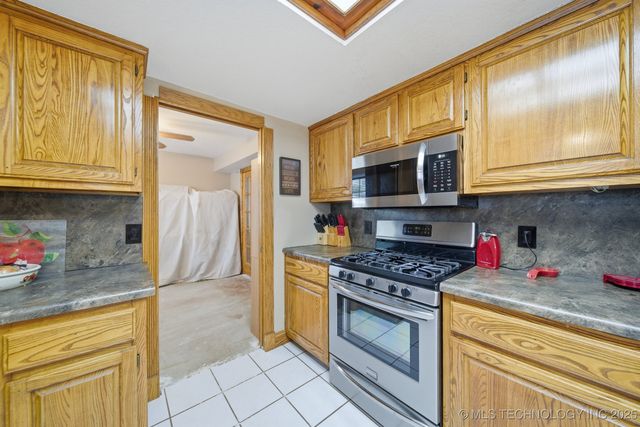 2704 W Montgomery Street, Broken Arrow, OK 74012