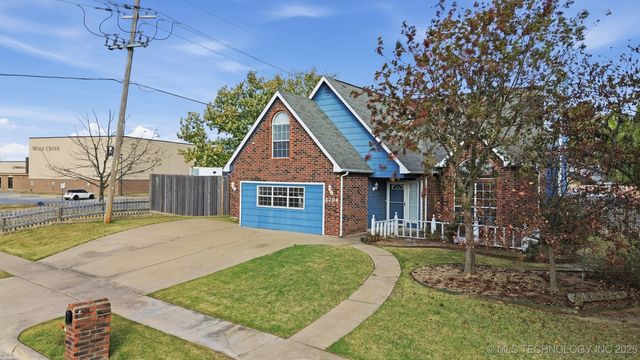 2704 W Montgomery Street, Broken Arrow, OK 74012