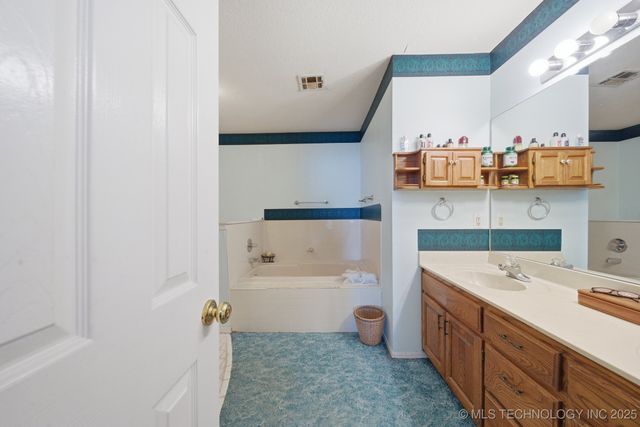 2704 W Montgomery Street, Broken Arrow, OK 74012