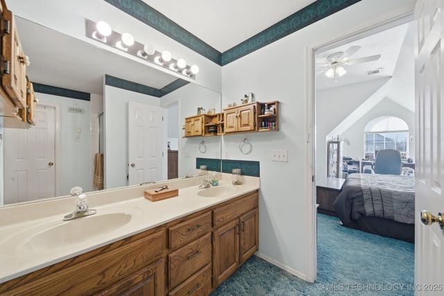 2704 W Montgomery Street, Broken Arrow, OK 74012