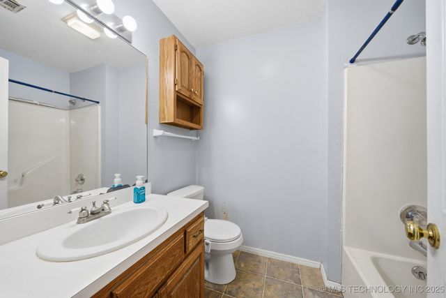 2704 W Montgomery Street, Broken Arrow, OK 74012