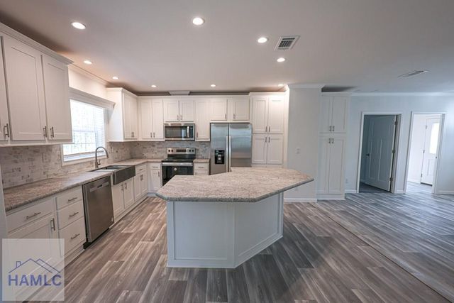 7132 Waycross Highway, Jesup, GA 30427