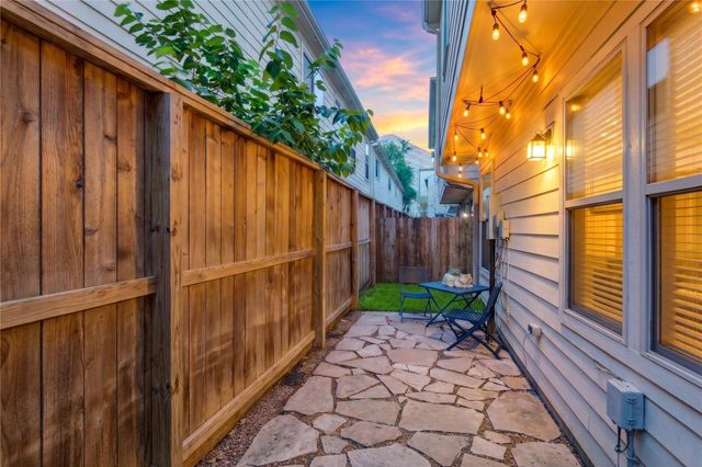 2607 Enclave At Shady Acres Court, Houston, TX 77008