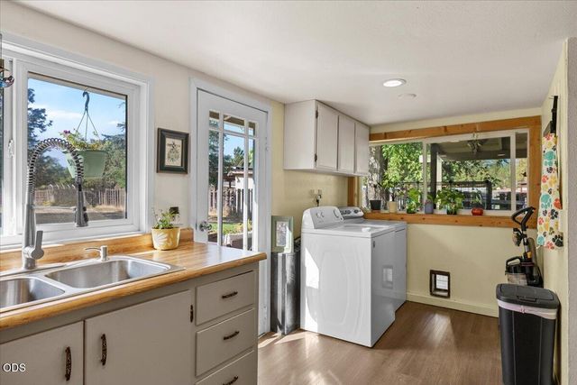 8550 E Evans Creek Road, Rogue River, OR 97537