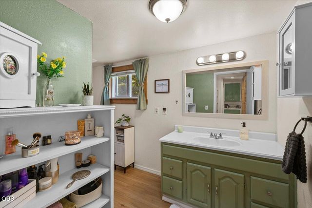 8550 E Evans Creek Road, Rogue River, OR 97537