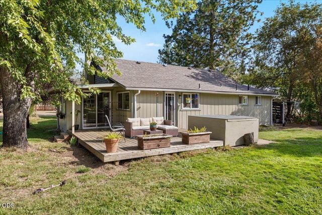 8550 E Evans Creek Road, Rogue River, OR 97537