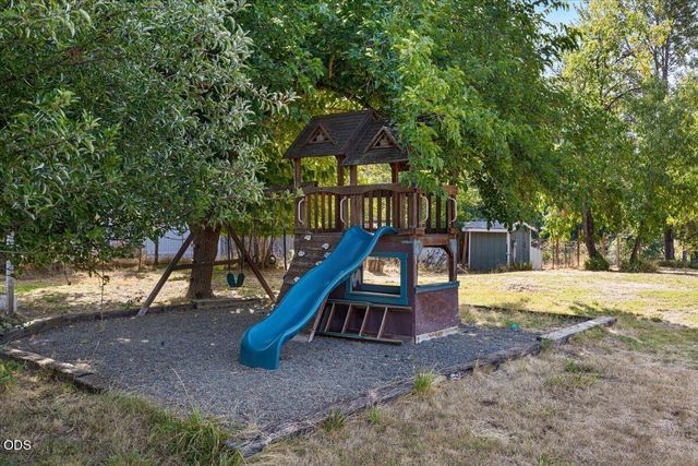 8550 E Evans Creek Road, Rogue River, OR 97537