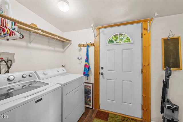 8550 E Evans Creek Road, Rogue River, OR 97537