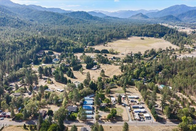 8550 E Evans Creek Road, Rogue River, OR 97537