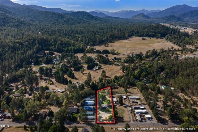 8550 E Evans Creek Road, Rogue River, OR 97537