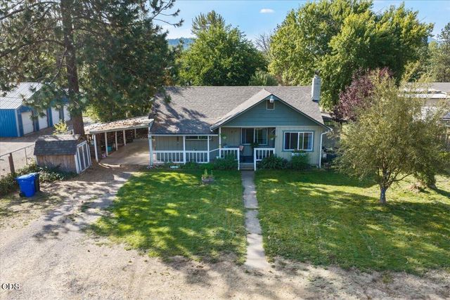 8550 E Evans Creek Road, Rogue River, OR 97537