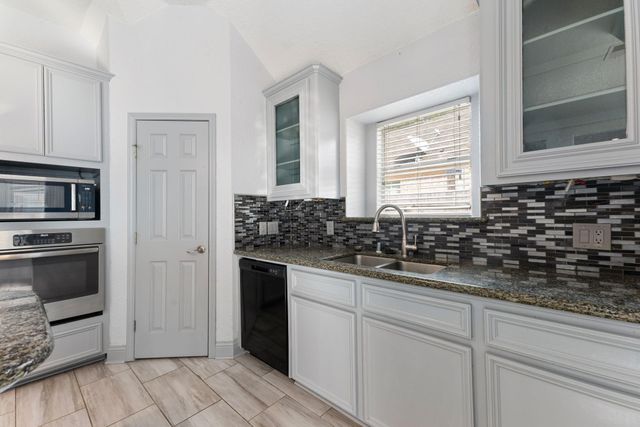 3404 Hickory Creek Drive, Pearland, TX 77581