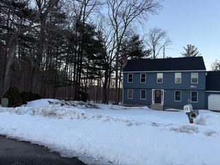 11 Brookside Ct, Methuen, MA 01844
