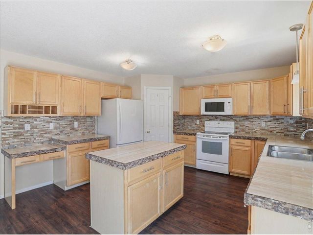 8406 17th St, Greeley, CO 80634