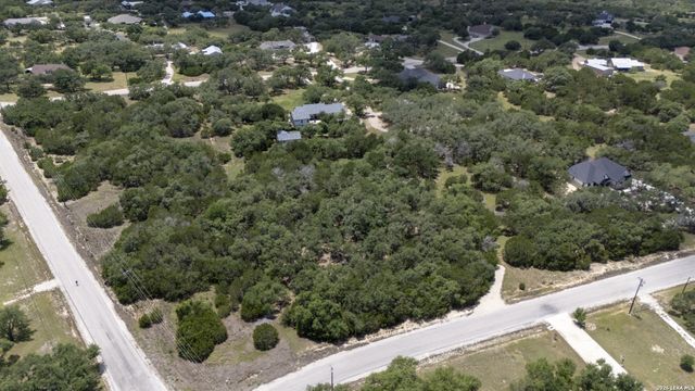 1061 Cielo Springs Dr, Blanco, TX 78606
