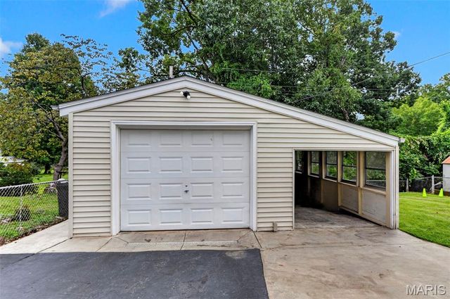 2898 Lesmer Court, Overland, MO 63114